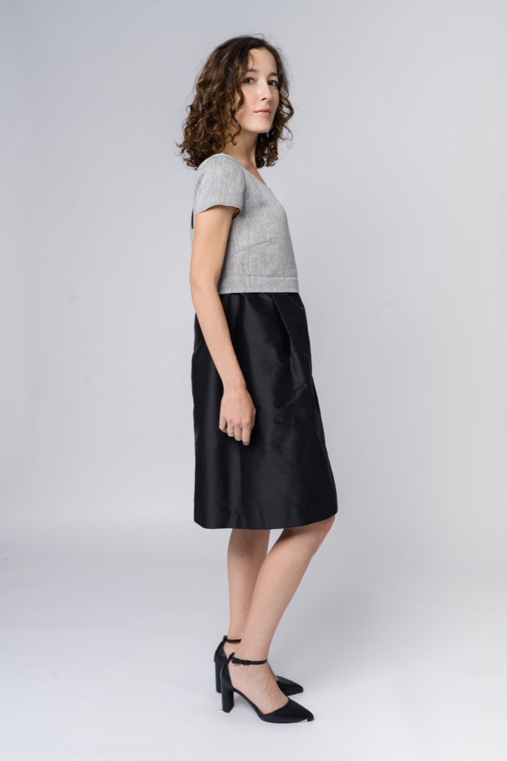 Gray yarn-dyed hemp top with cap sleeves - immagine 2